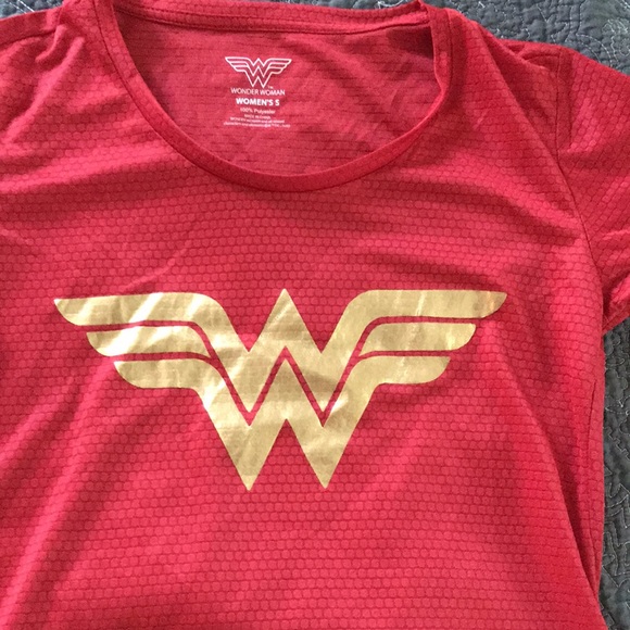 🎃Wonder Woman red jersey shirt- Small - Picture 2 of 7